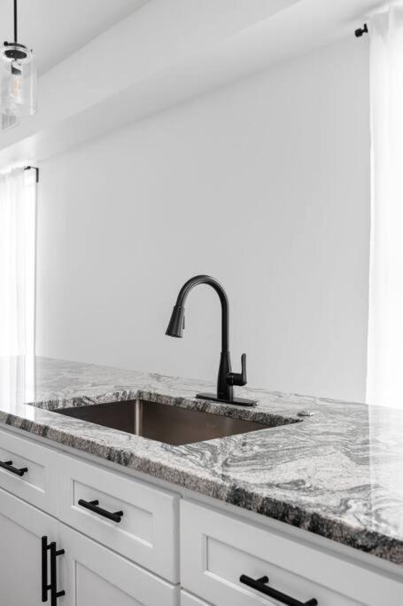 Cozysuites 3Br Arsenal Heights Indy Индианаполис Экстерьер фото